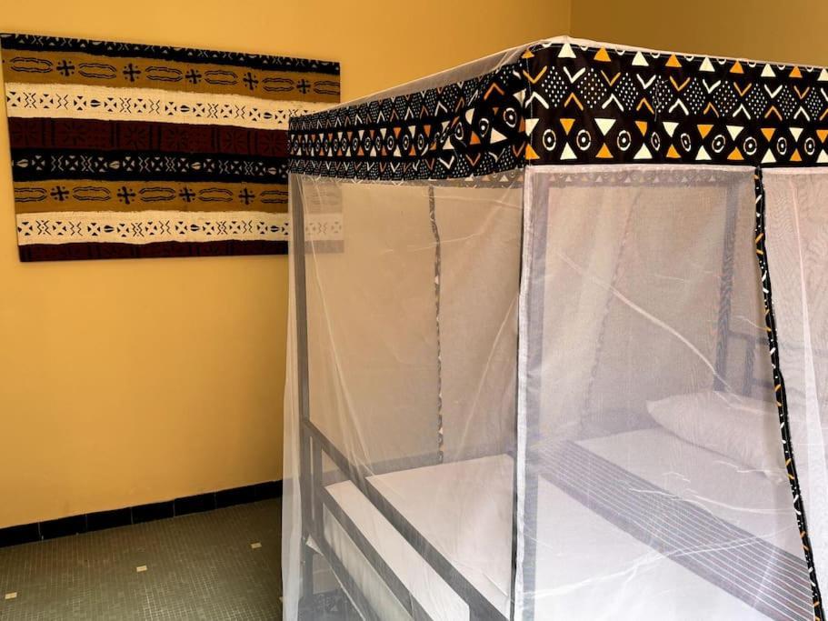 Independent Room On Island In Colonial House With Private Entrance Saint-Louis Esterno foto
