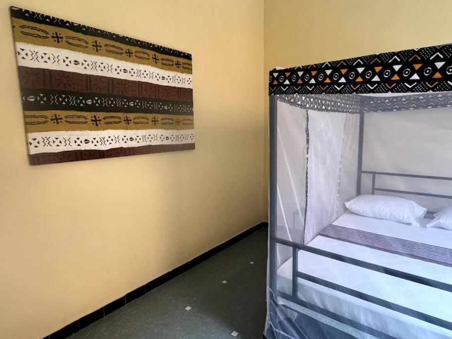 Independent Room On Island In Colonial House With Private Entrance Saint-Louis Esterno foto